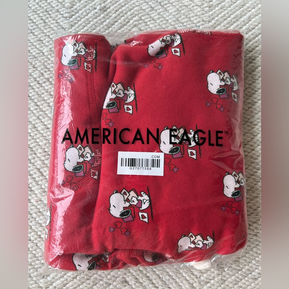 NWT American Eagle Red Love Snoopy Joggers sz Large - Picture 2 of 6